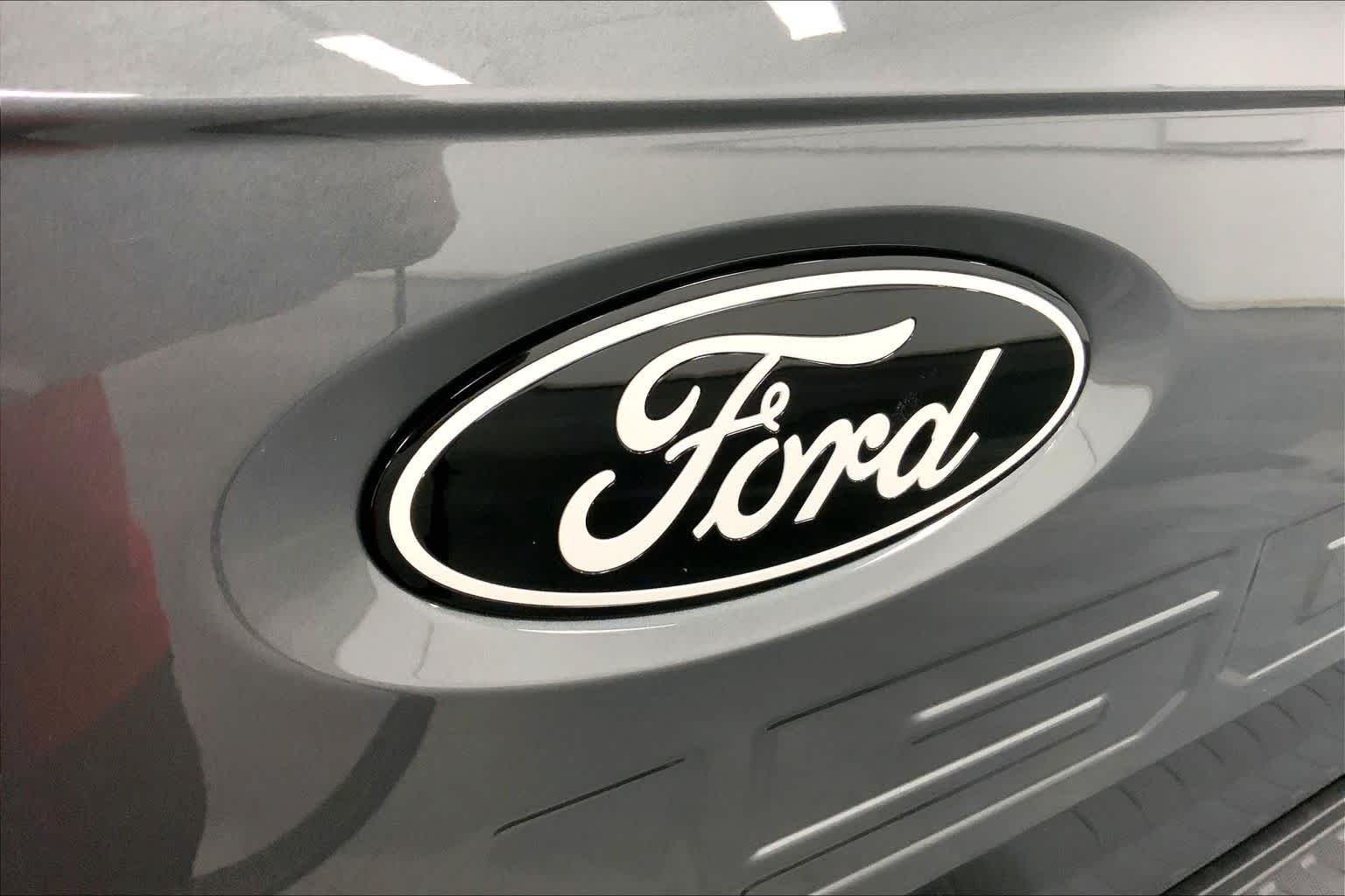 New 2026 Carbonized Gray Metallic Ford Lariat® image 12