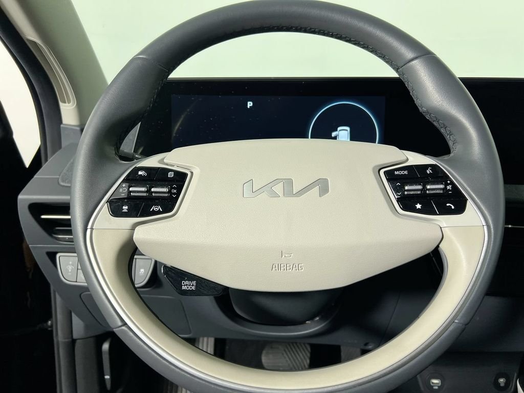 Certified Used 2024 Black Kia Wind image 11