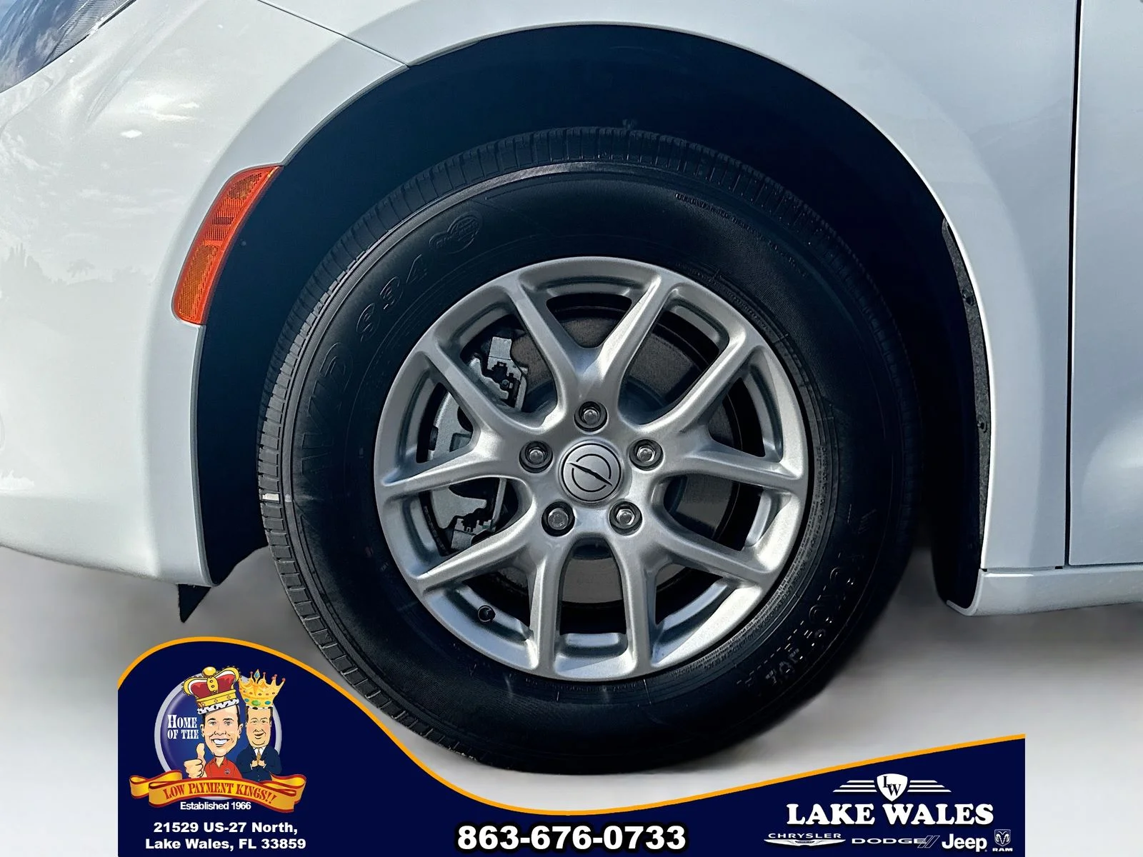 New 2026 Bright White Clear-Coat Exterior Paint Chrysler  image 29