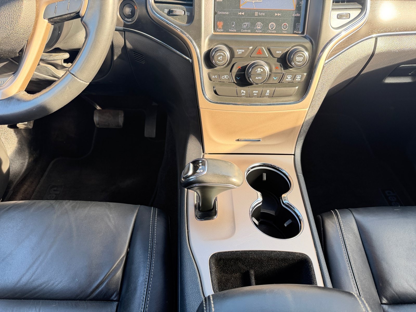 Used 2015 Bright White Clearcoat Jeep Limited image 18