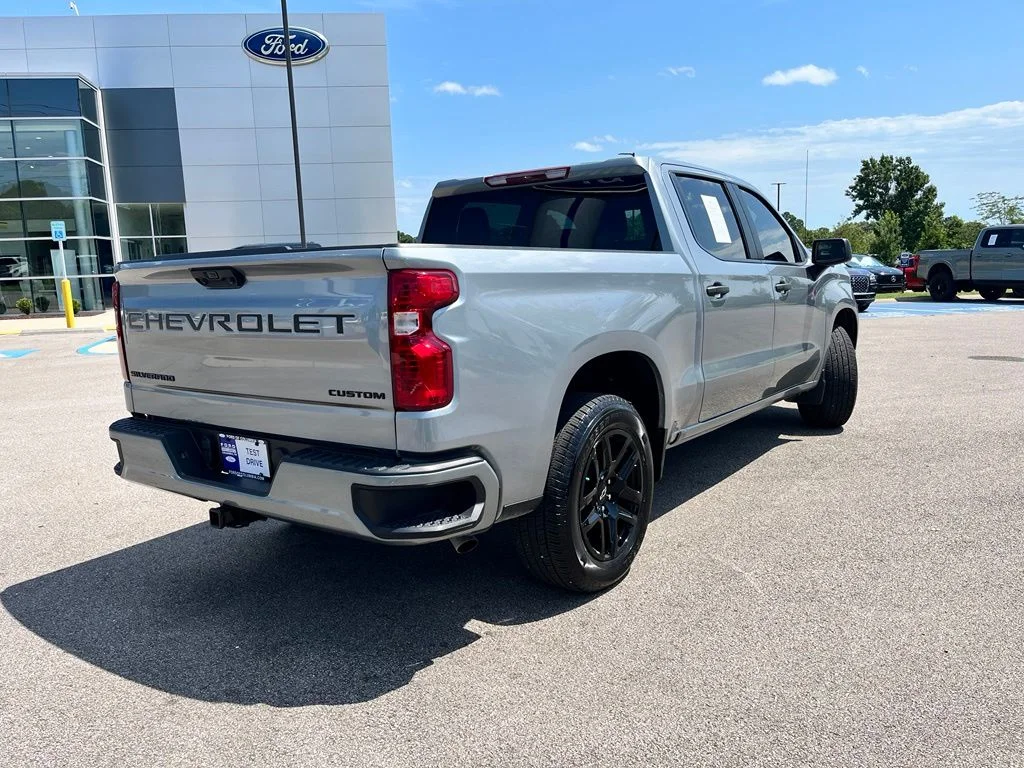 Used 2025 Gray Chevrolet Custom image 5