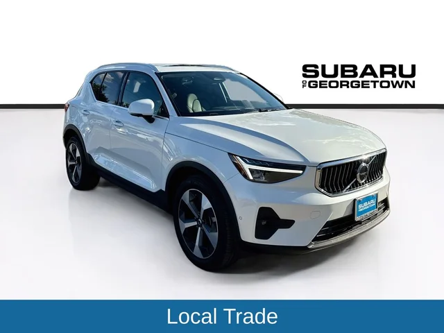 2025 Volvo XC40 B5 Plus Bright Theme