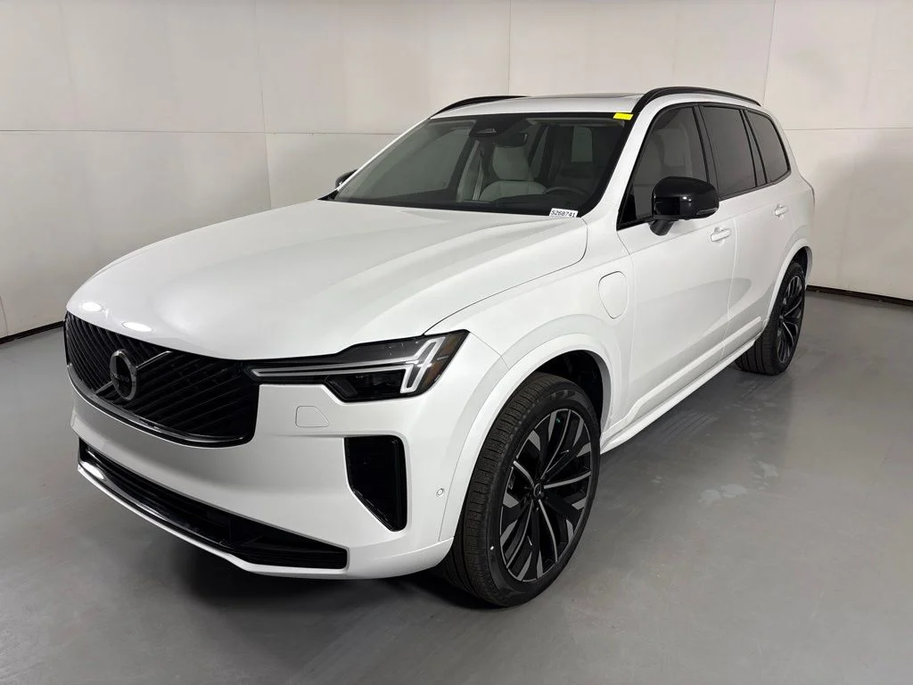 New 2026 Crystal White Volvo Ultra image 4