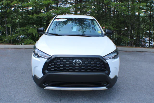 Used 2024 Wind Chill Pearl Toyota L image 2