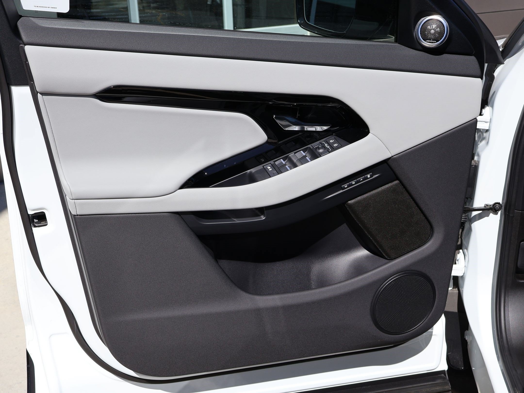 New 2026 Fuji White LAND ROVER Hoxton Edition image 10