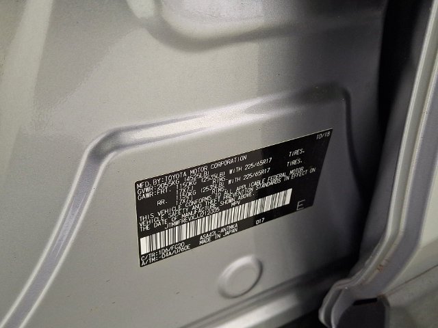 Used 2018 Silver Toyota XLE image 37