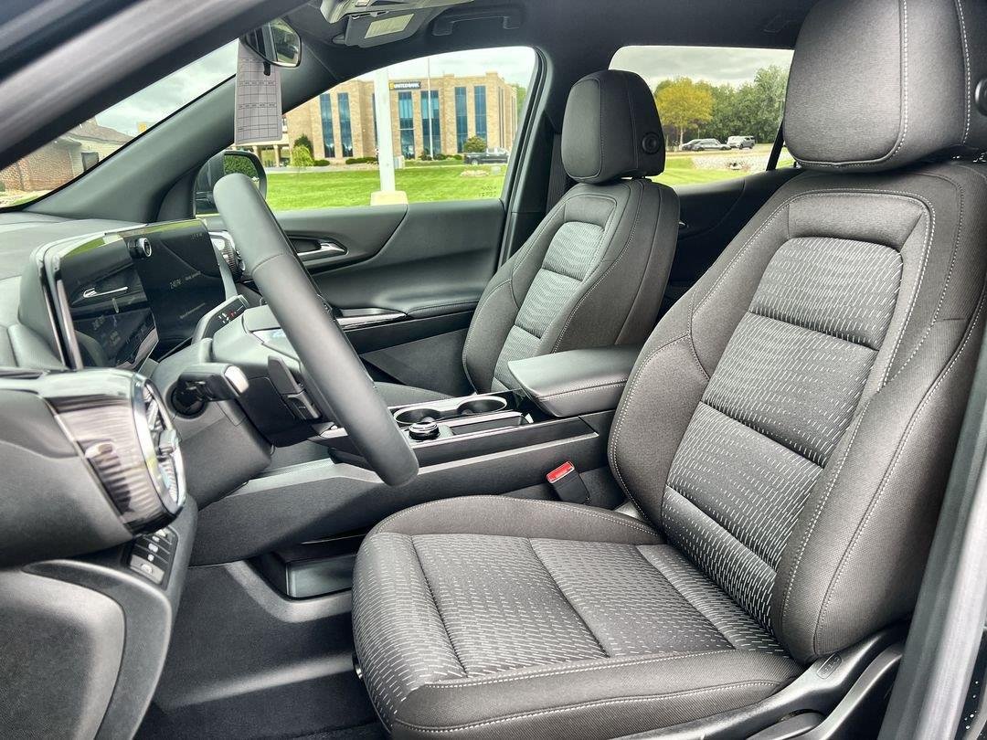 New 2027 Mosaic Black Metallic Chevrolet LT image 13