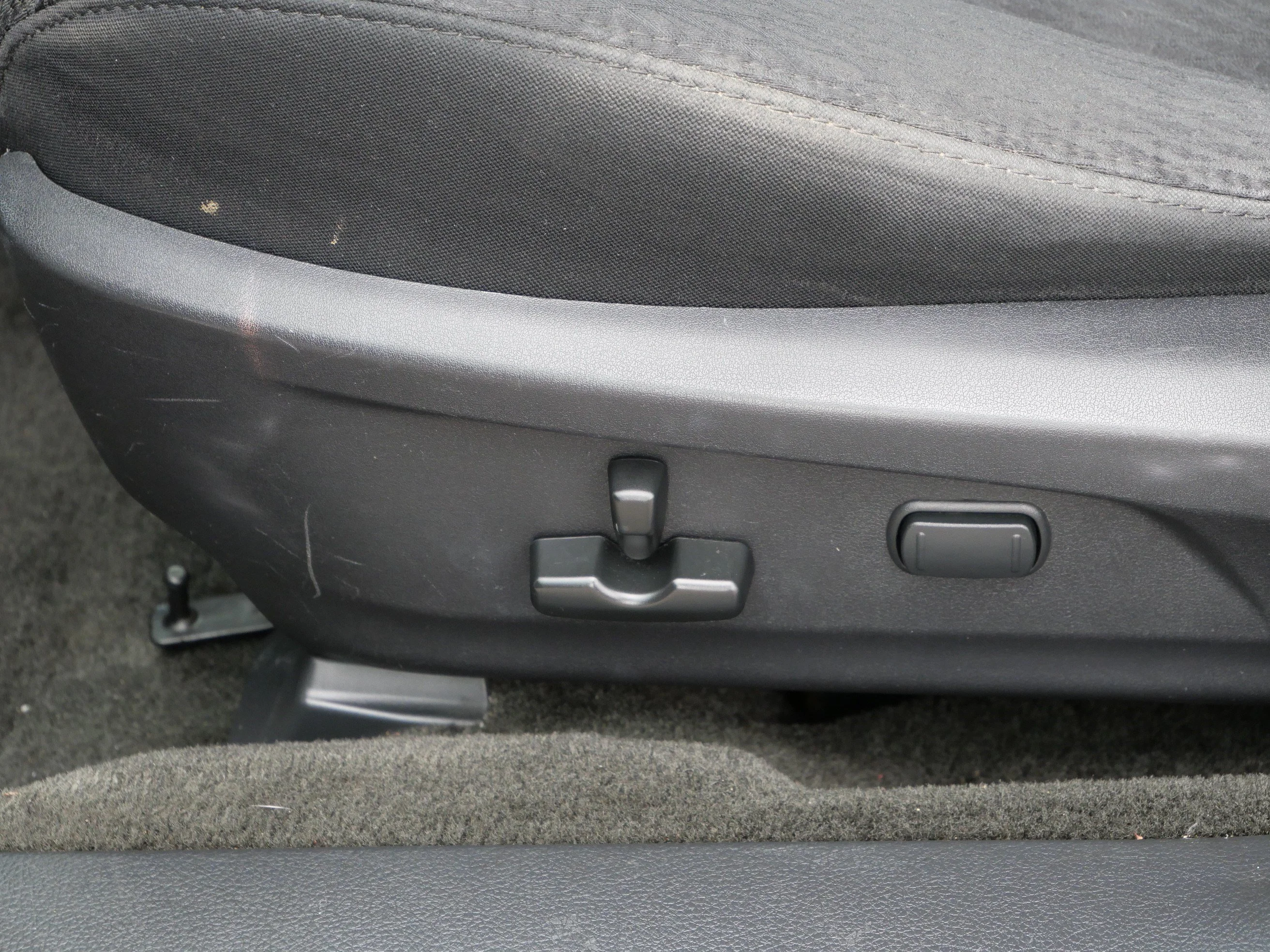 Used 2012 Ice Silver Metallic Subaru 2.5i Premium image 20