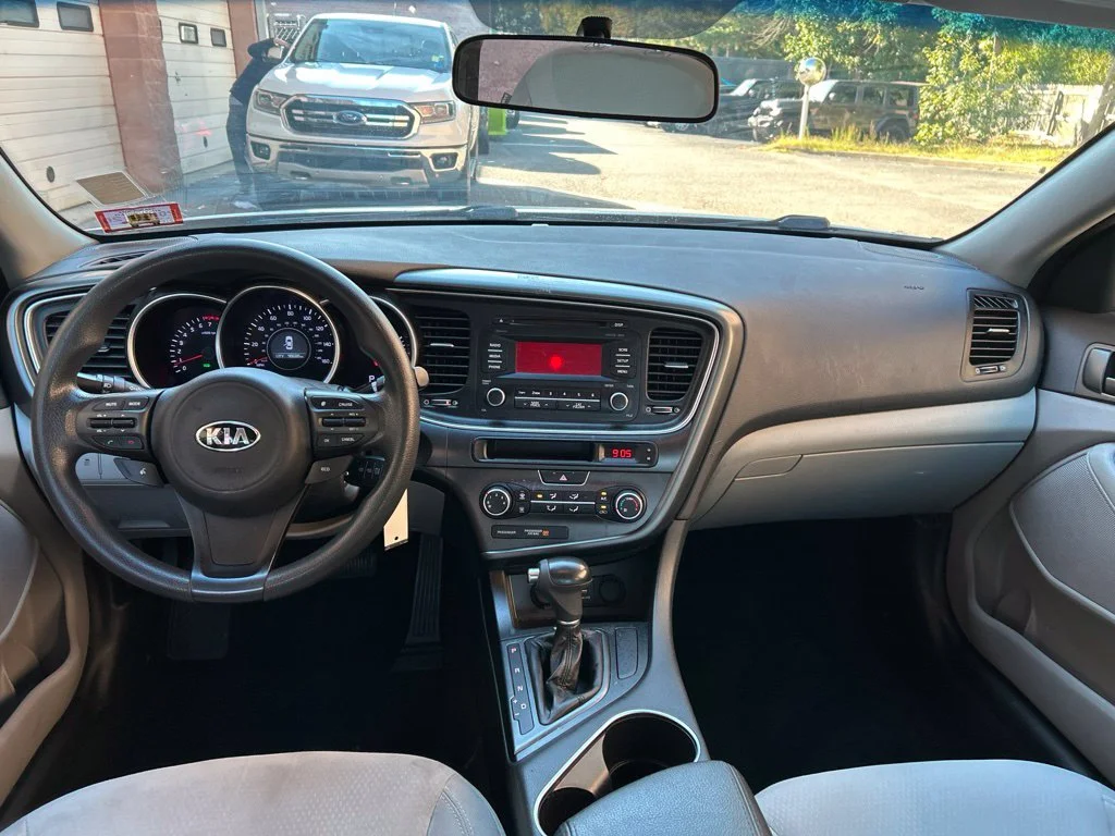 Used 2015 Silver Kia LX image 29