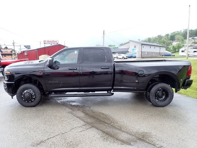 New 2026 Diamond Black Crystal Pearl-Coat Exterior Paint RAM Laramie image 2
