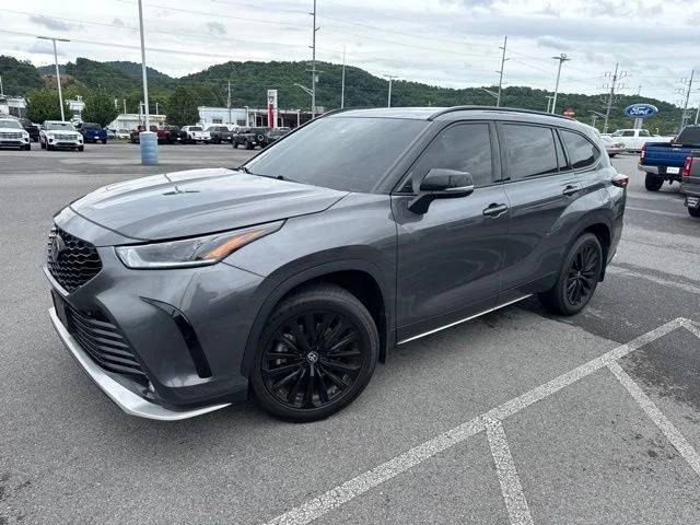 Used 2024  Toyota XSE image 9