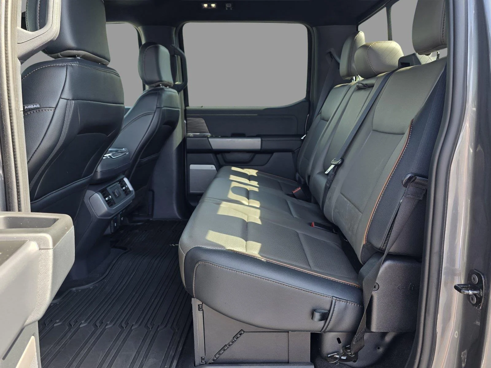Used 2025 Carbonized Gray Ford LARIAT image 28