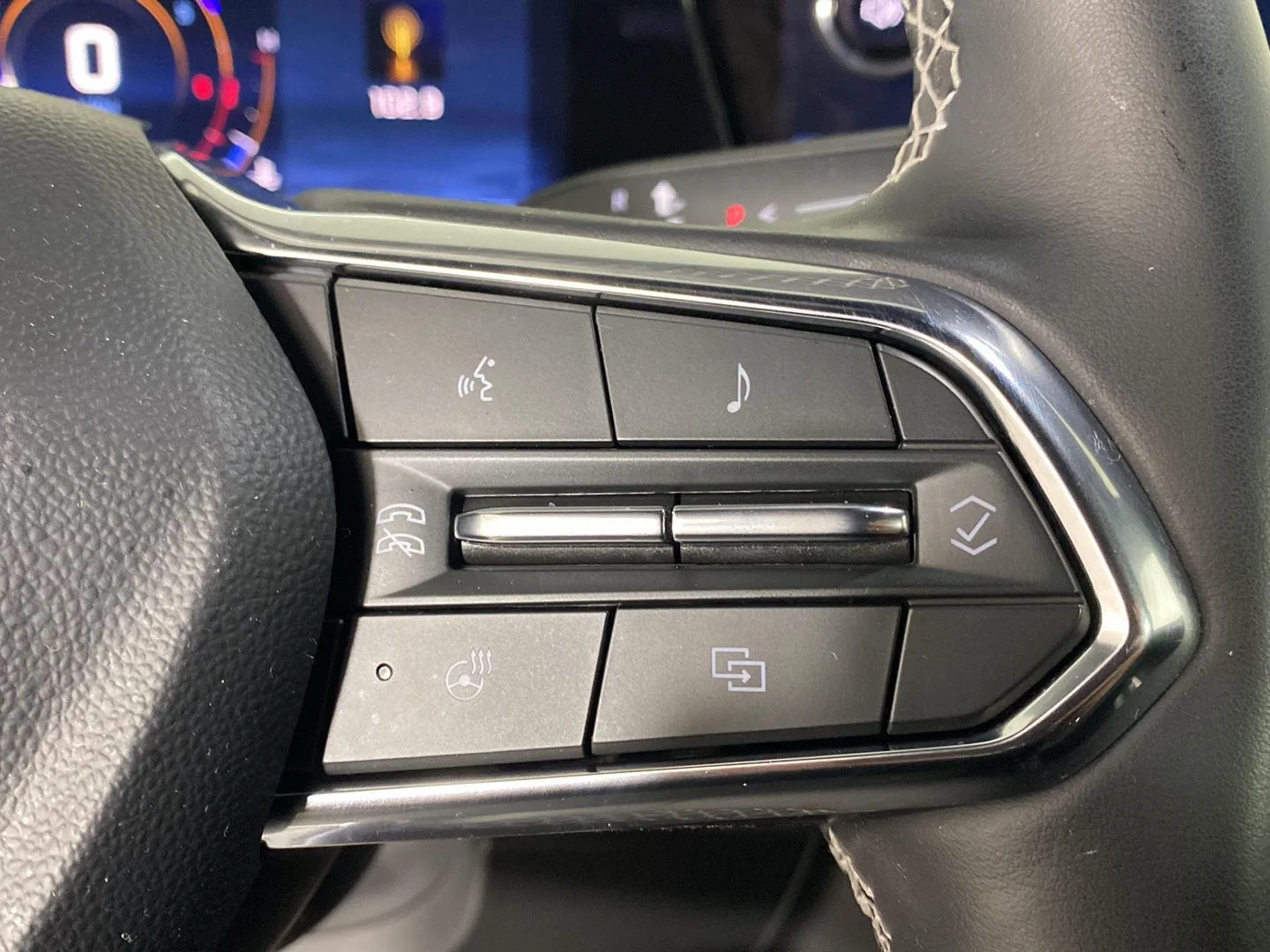Used 2025 Summit White Chevrolet LT image 20