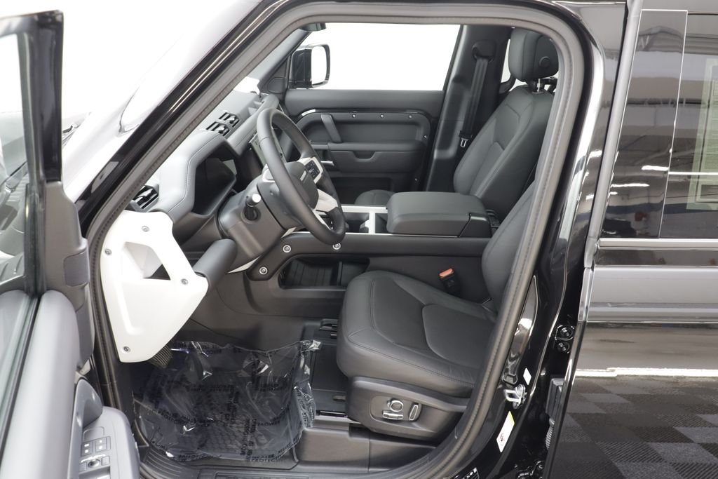 New 2026 Santorini Black LAND ROVER X-Dynamic SE image 7
