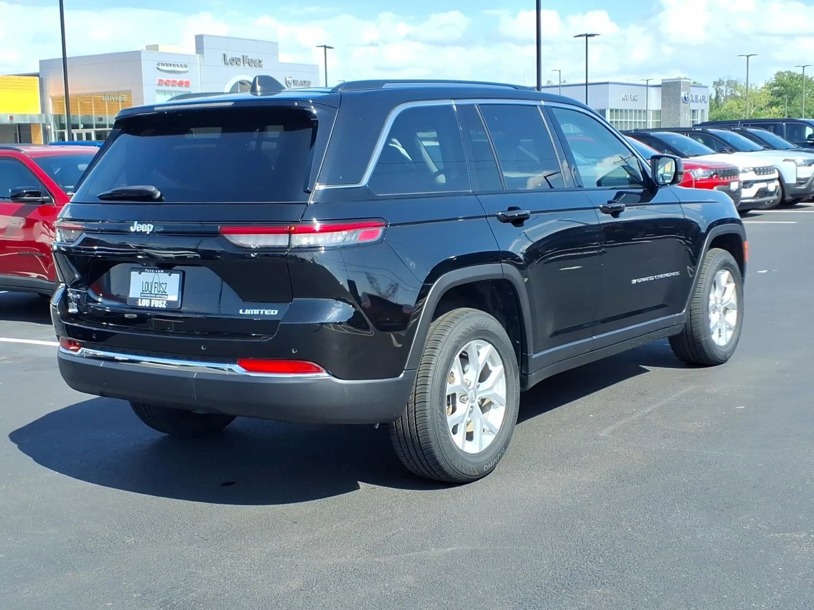 Used 2023 Diamond Black Crystal Pearlcoat Jeep Limited image 26