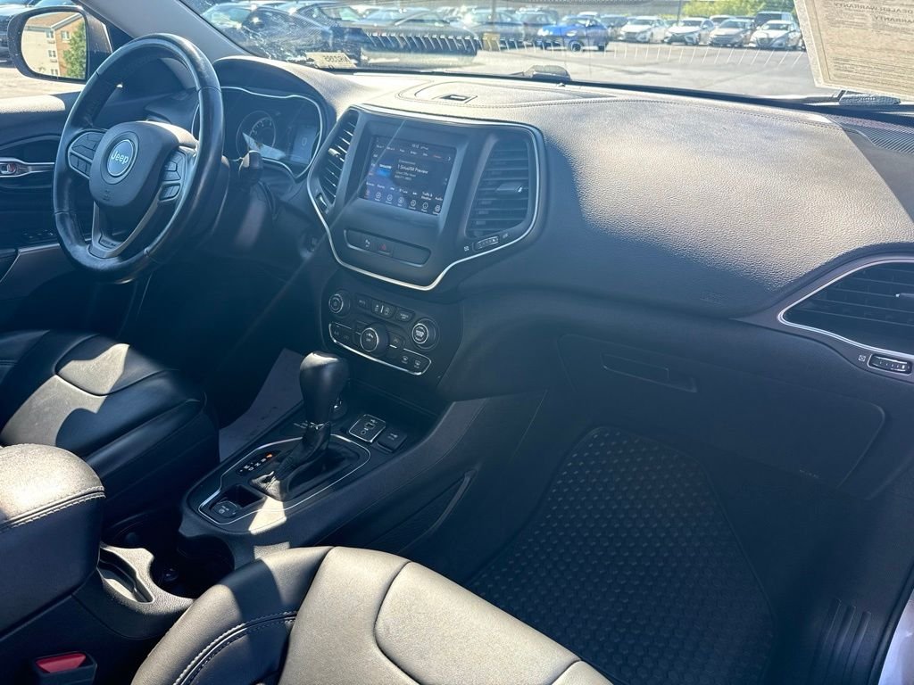 Used 2020 Silver Jeep Latitude Plus image 17