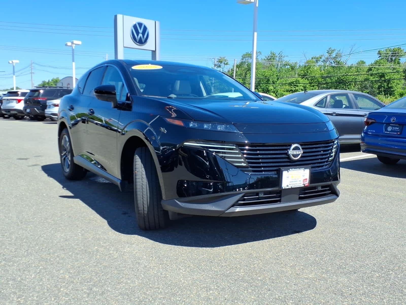 Used 2025 Super Black Nissan SL image 3