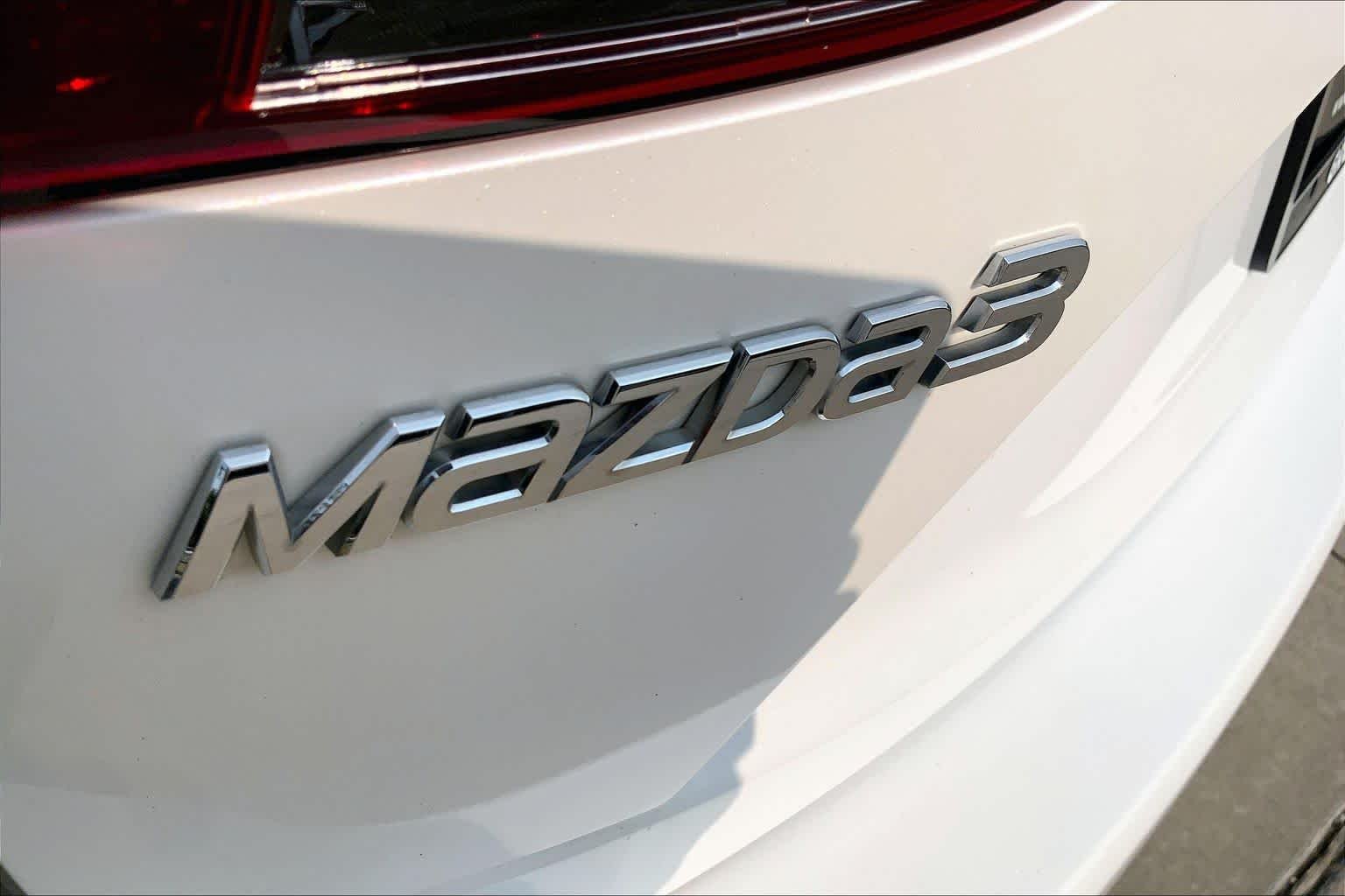 Used 2018 Snowflake White Pearl Mica Mazda Sport image 31