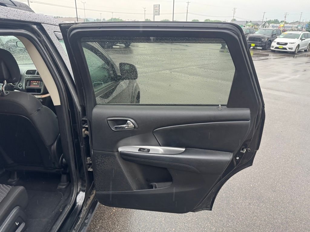 Used 2016 Black Dodge SXT image 18