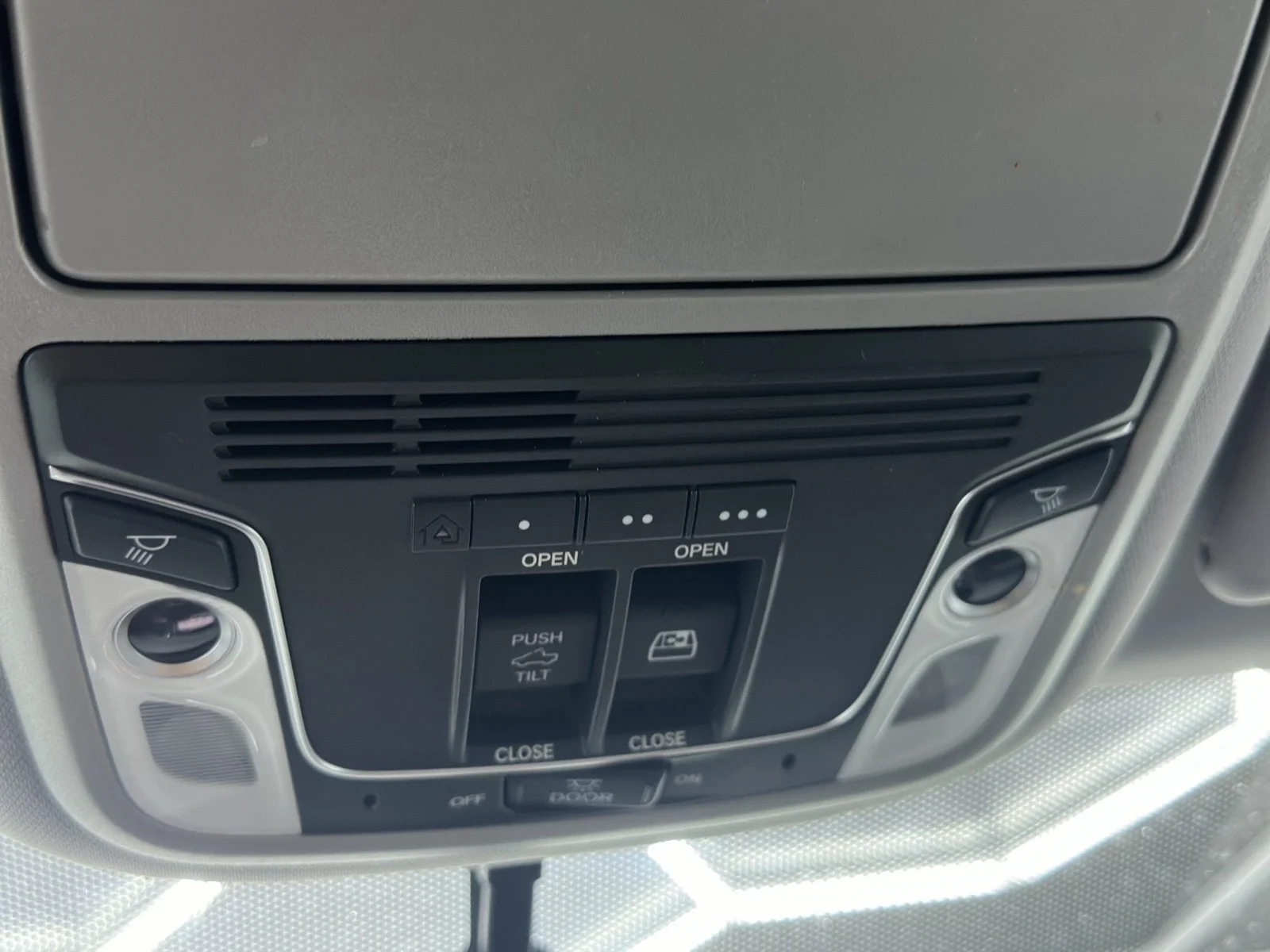 Used 2019 Forest Mist Metallic Honda RTL-T AWD image 30