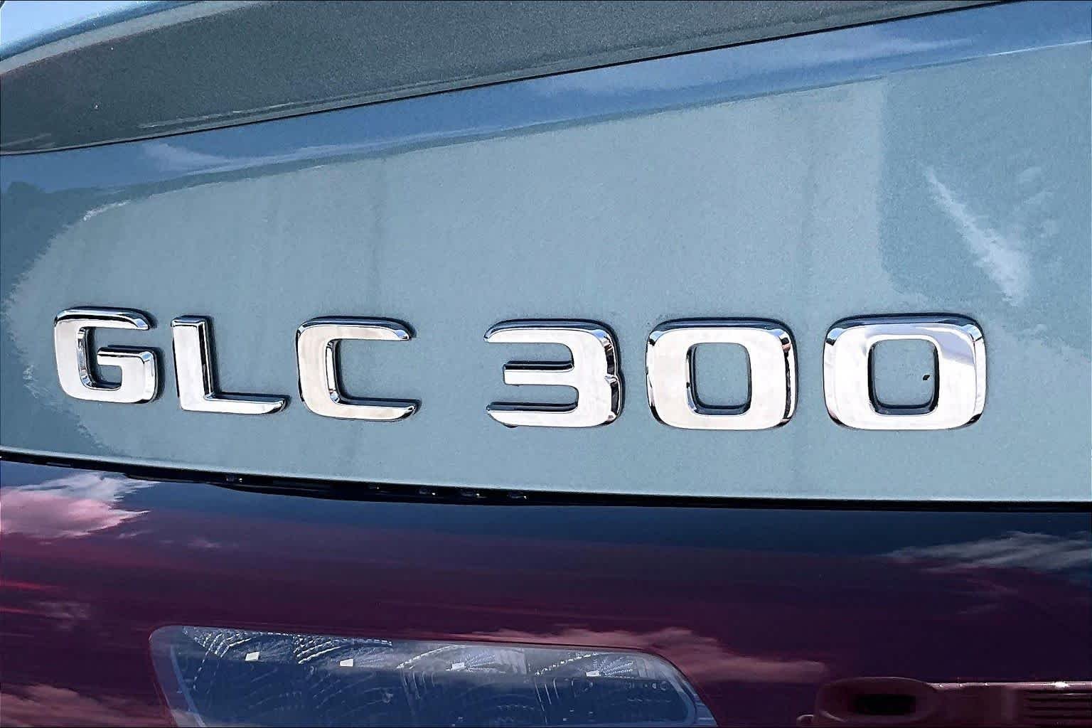 Used 2026 Verde Silver Metallic Mercedes-Benz GLC 300 image 30