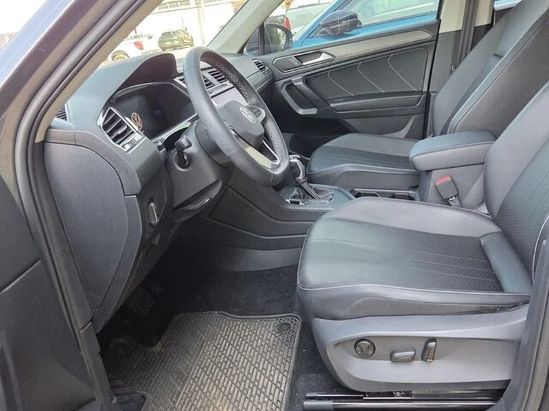Used 2023 Platinum Gray Metallic Volkswagen SE image 7