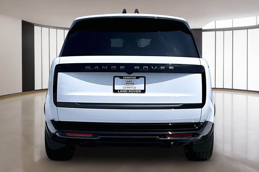New 2026 FUJI WHITE Land Rover SE image 4