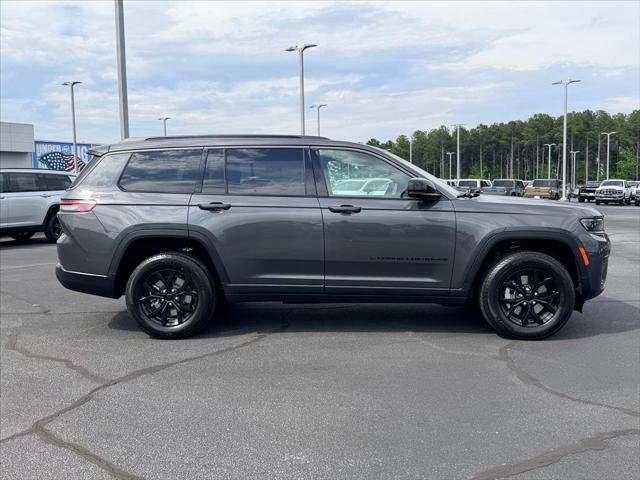 New 2026 Baltic Gray Metallic Clear-Coat Exterior Paint Jeep Laredo image 2