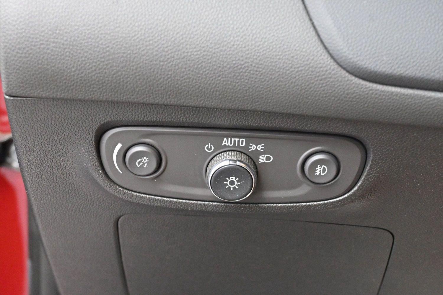 Used 2022 Cinnabar Metallic Buick Select image 25