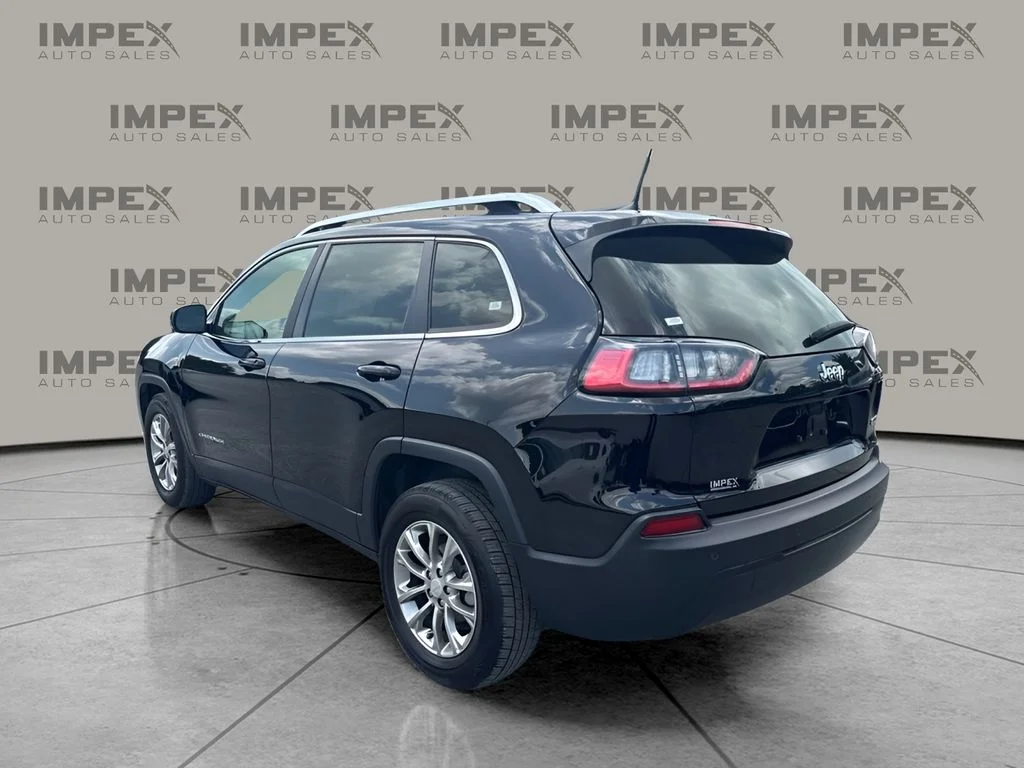 Used 2021 Black Jeep Latitude Plus image 3