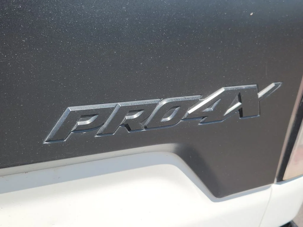 Used 2021 White Nissan PRO-4X image 13