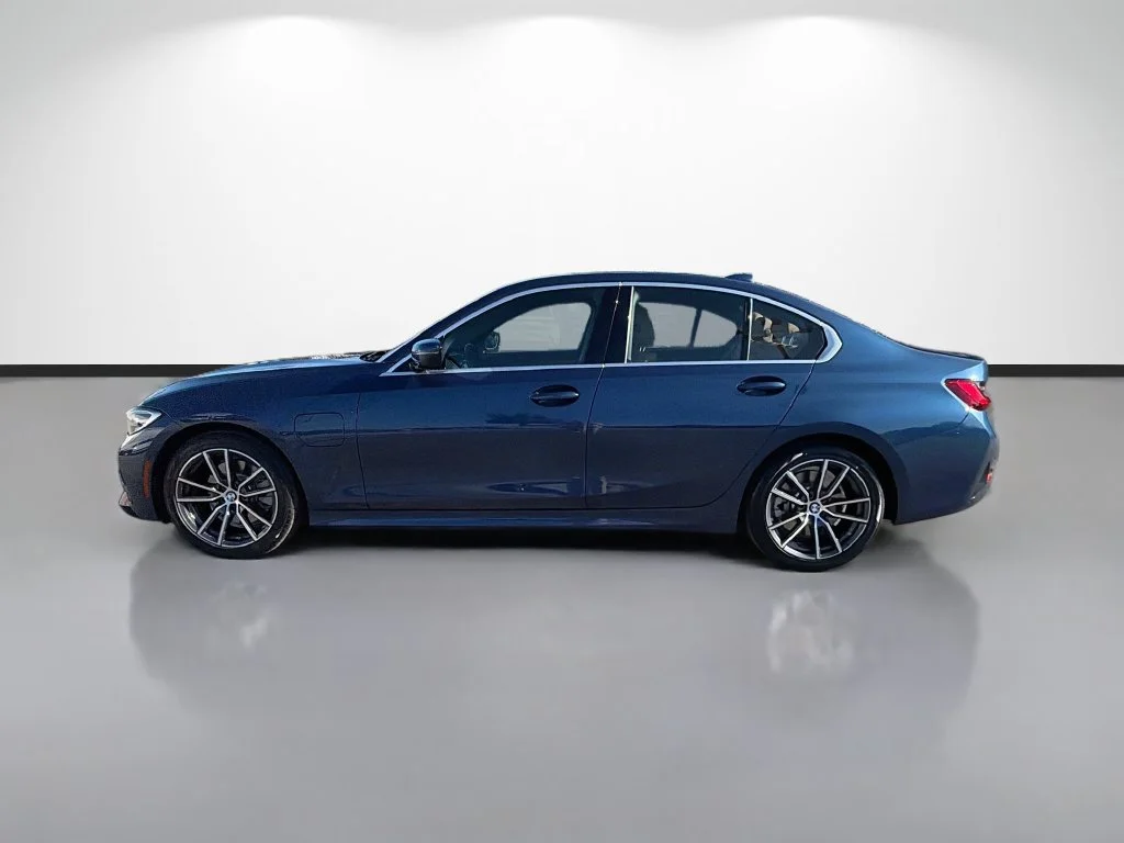 Used 2021 Blue BMW 330e iPerformance image 6