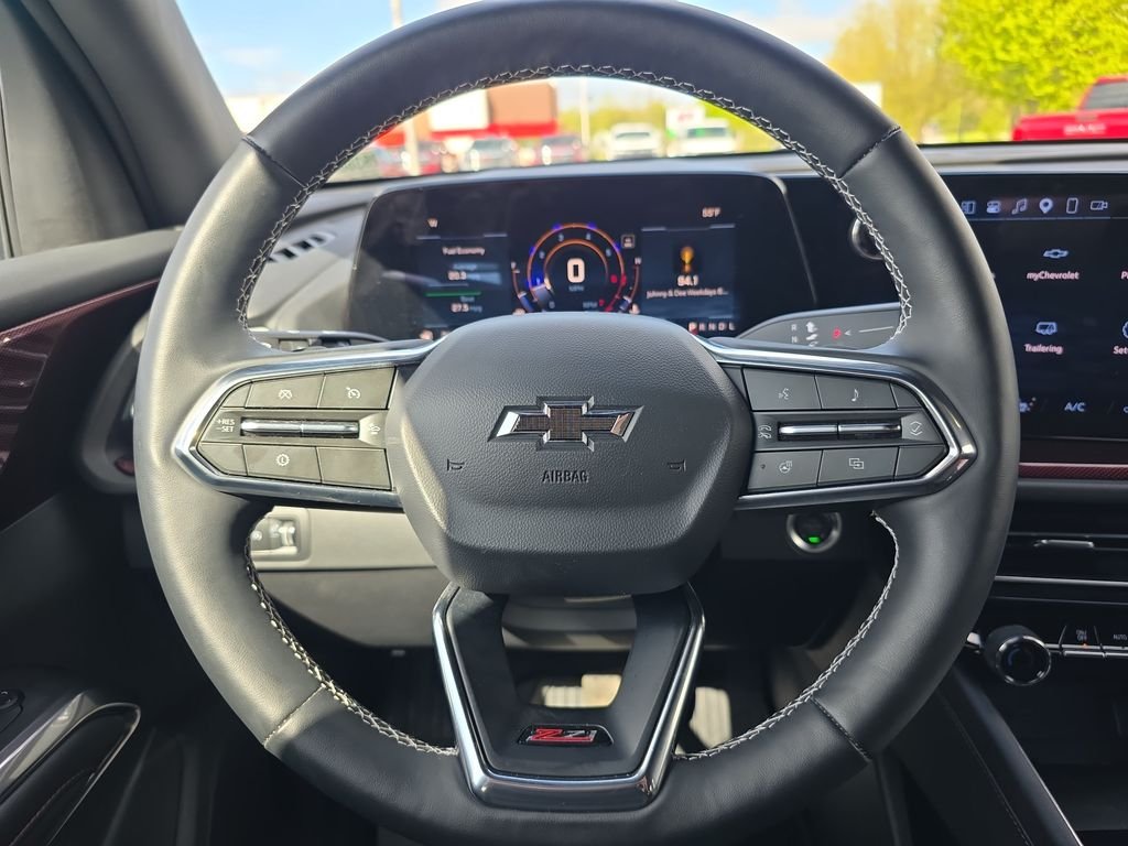 Used 2025 Gray Chevrolet Z71 image 17