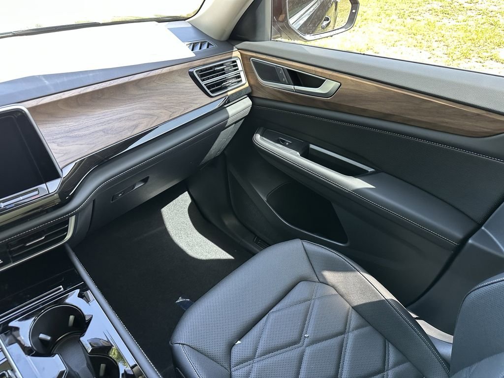 New 2026 Black Volkswagen 2.0T SE w/Technology image 12