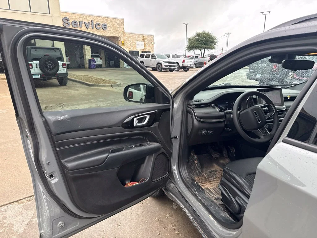 Certified Used 2024 Gray Jeep Latitude image 7
