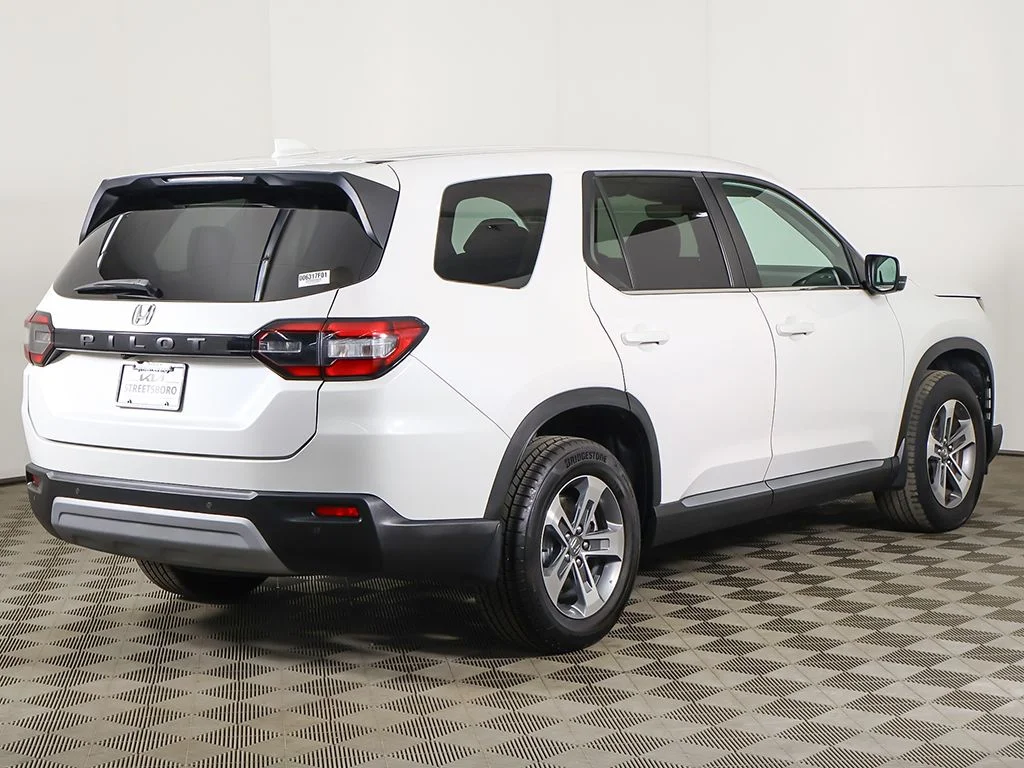 Used 2023 White Honda EX-L image 10