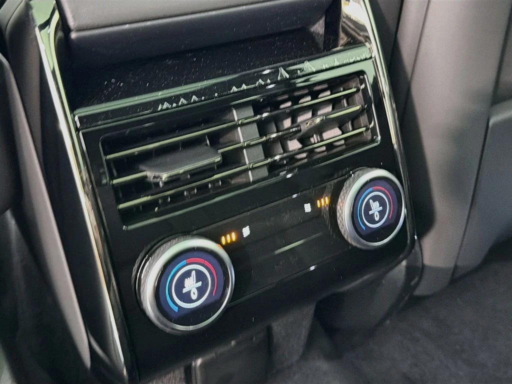 New 2026 Fuji White Land Rover Dynamic SE image 27