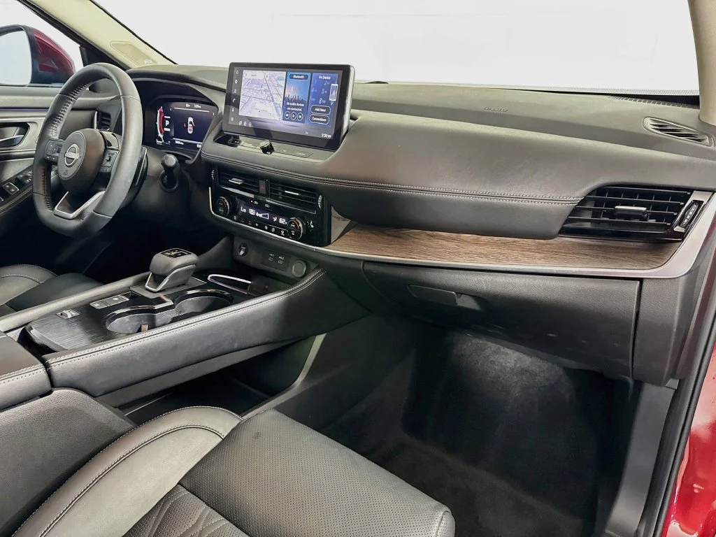 Used 2024 Red Nissan Platinum image 39
