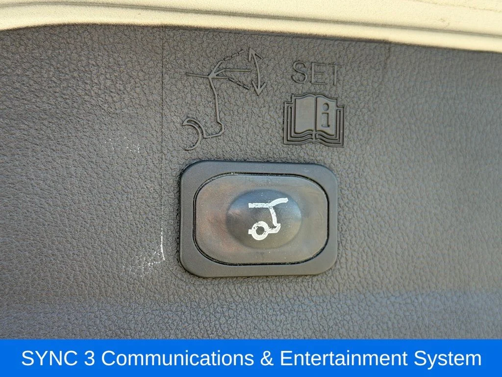 Used 2016 Silver Ford SE image 15