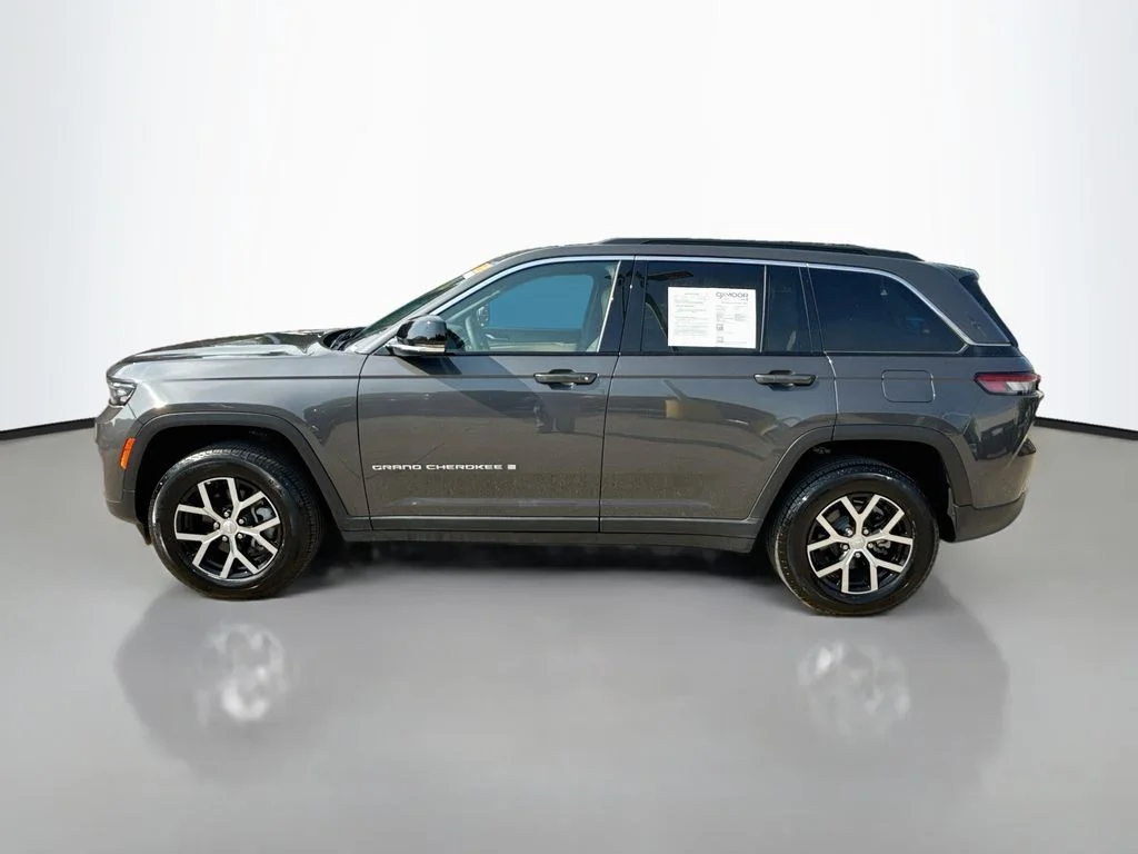 Certified Used 2024 Baltic Gray Metallic Clearcoat Jeep Limited image 5
