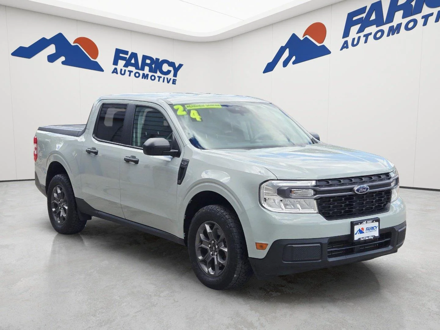 Used 2024 Cactus Gray Ford XLT image 3