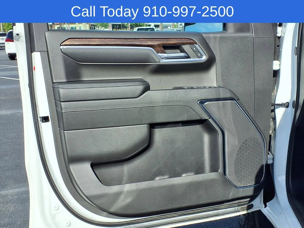 Used 2024 Summit White GMC Elevation image 10