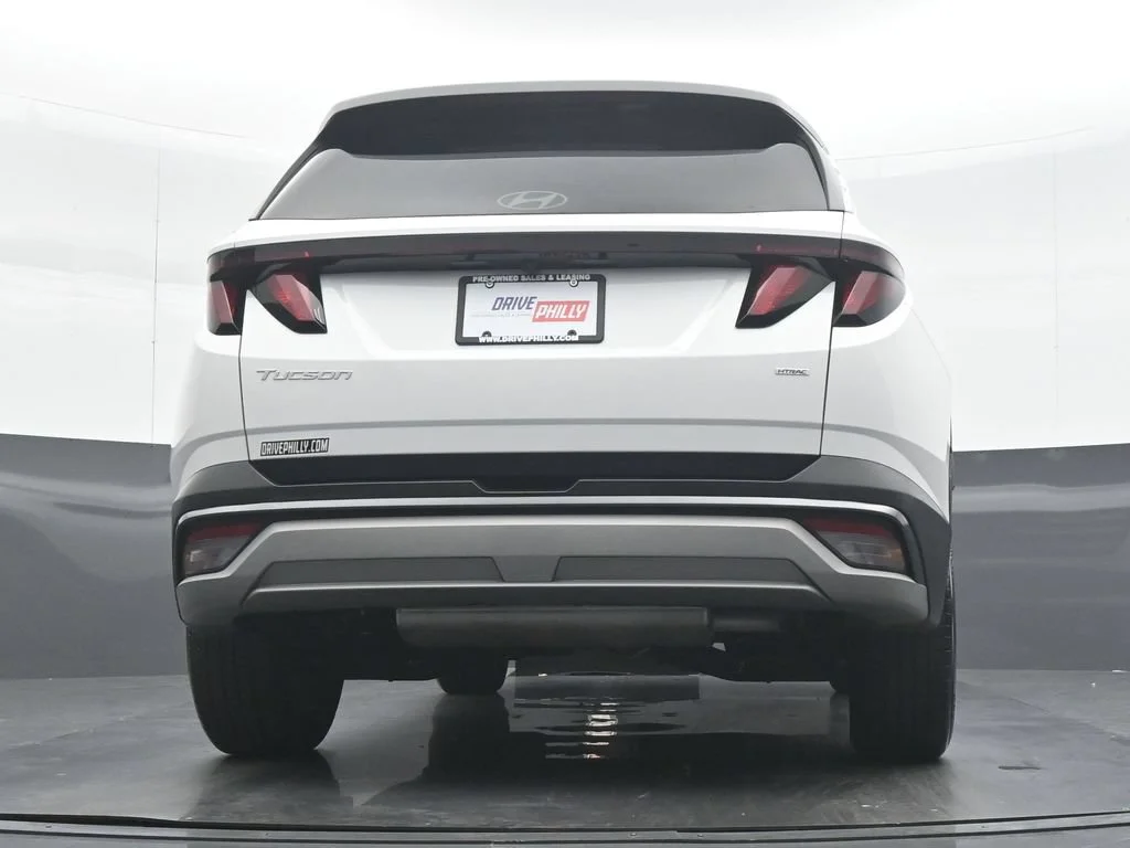 Used 2025 White Hyundai SEL image 32