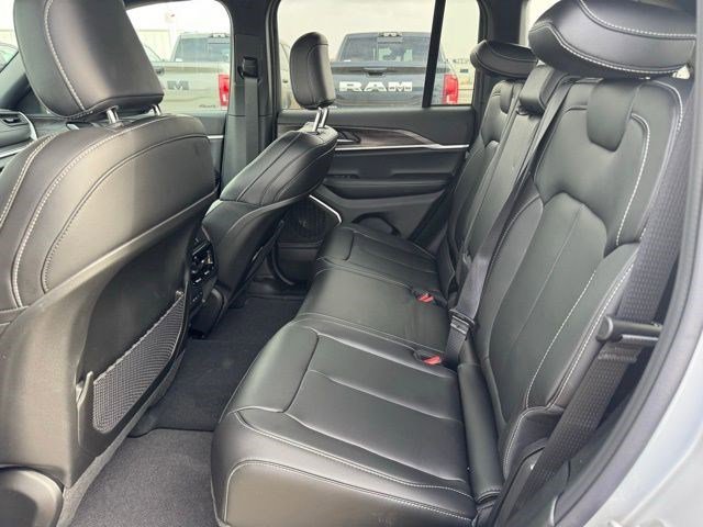 New 2026 Silver Zynith Exterior Paint Jeep Limited image 28