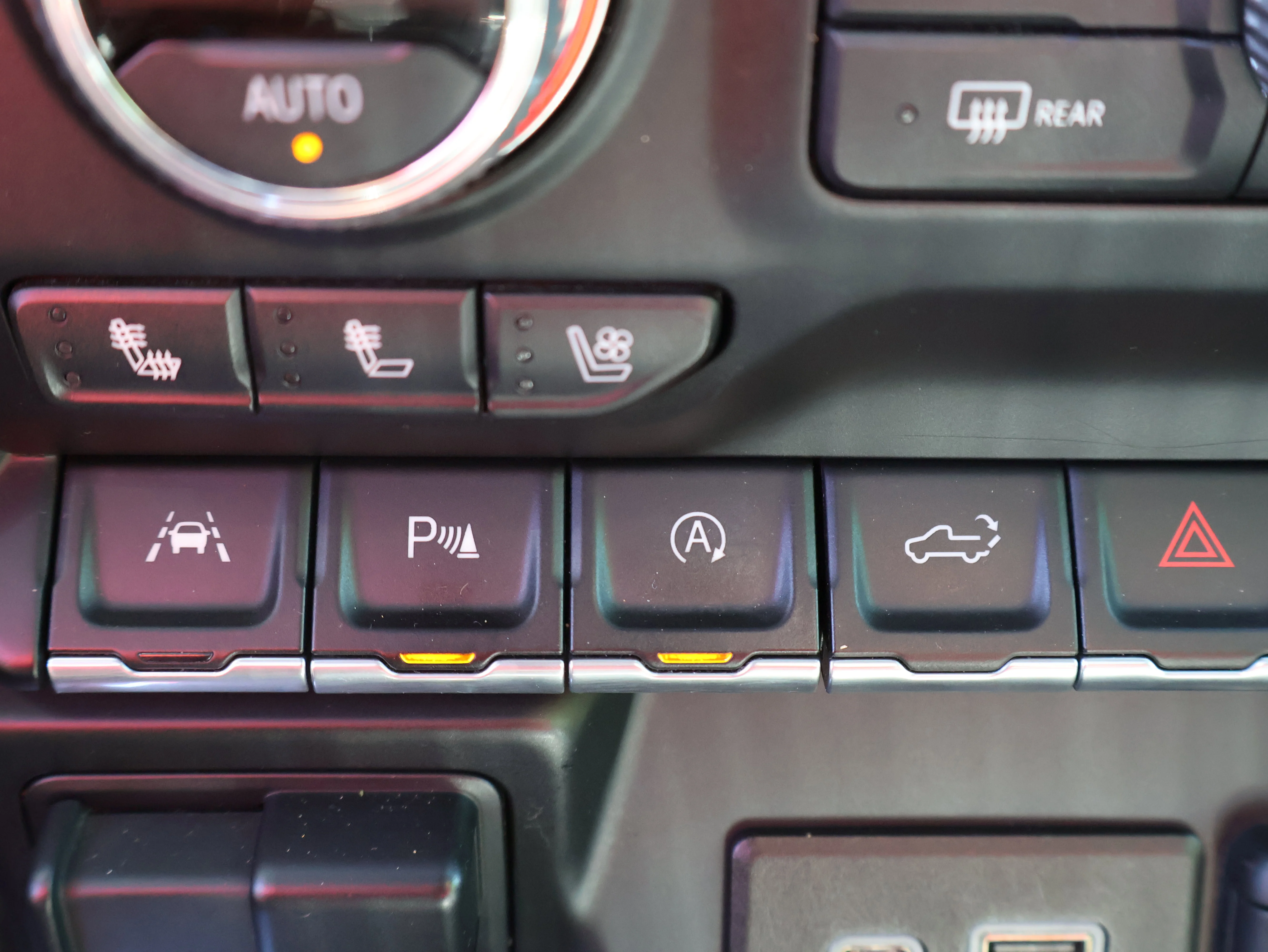 Used 2019 White Frost Tricoat GMC Denali image 32
