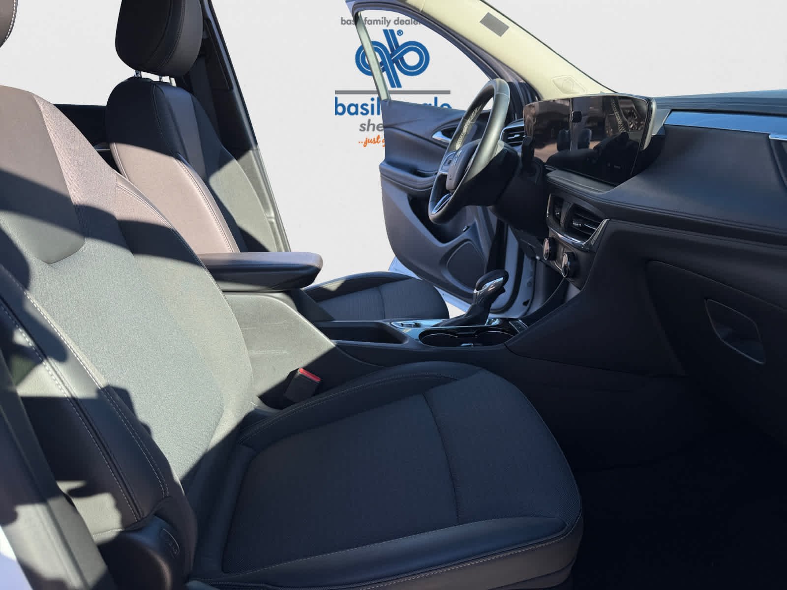 Used 2025 Summit White Buick Preferred image 23