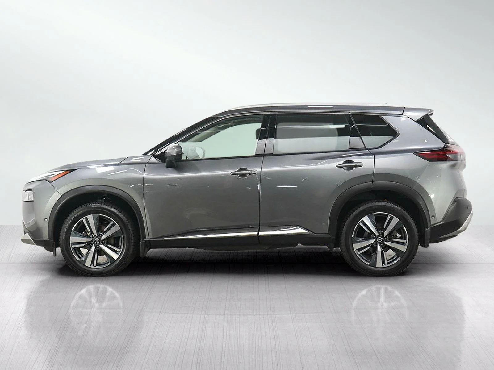 Used 2023 Nissan Rogue Platinum with VIN JN8BT3DD1PW307705 for sale in Burnsville, Minnesota