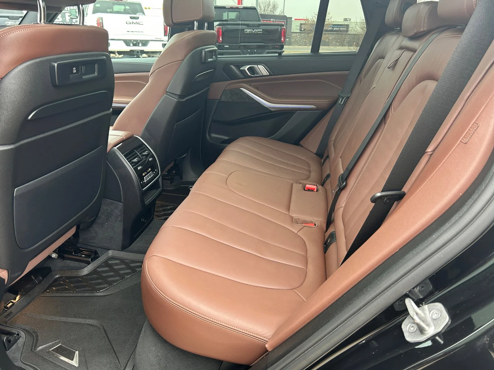 Used 2022 Black BMW xDrive40i image 19