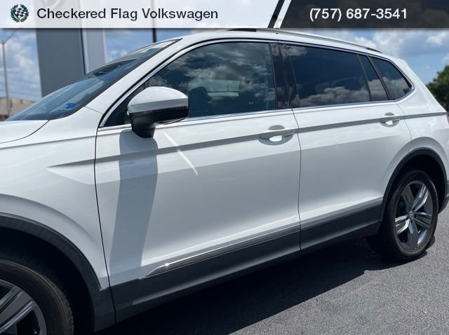 Used 2019 Pure White Volkswagen 2.0T SEL Premium 4Motion image 3