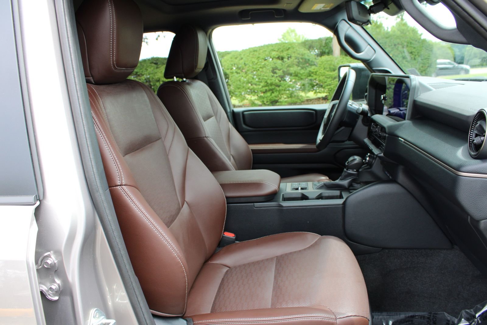 Used 2025  Toyota Base image 37